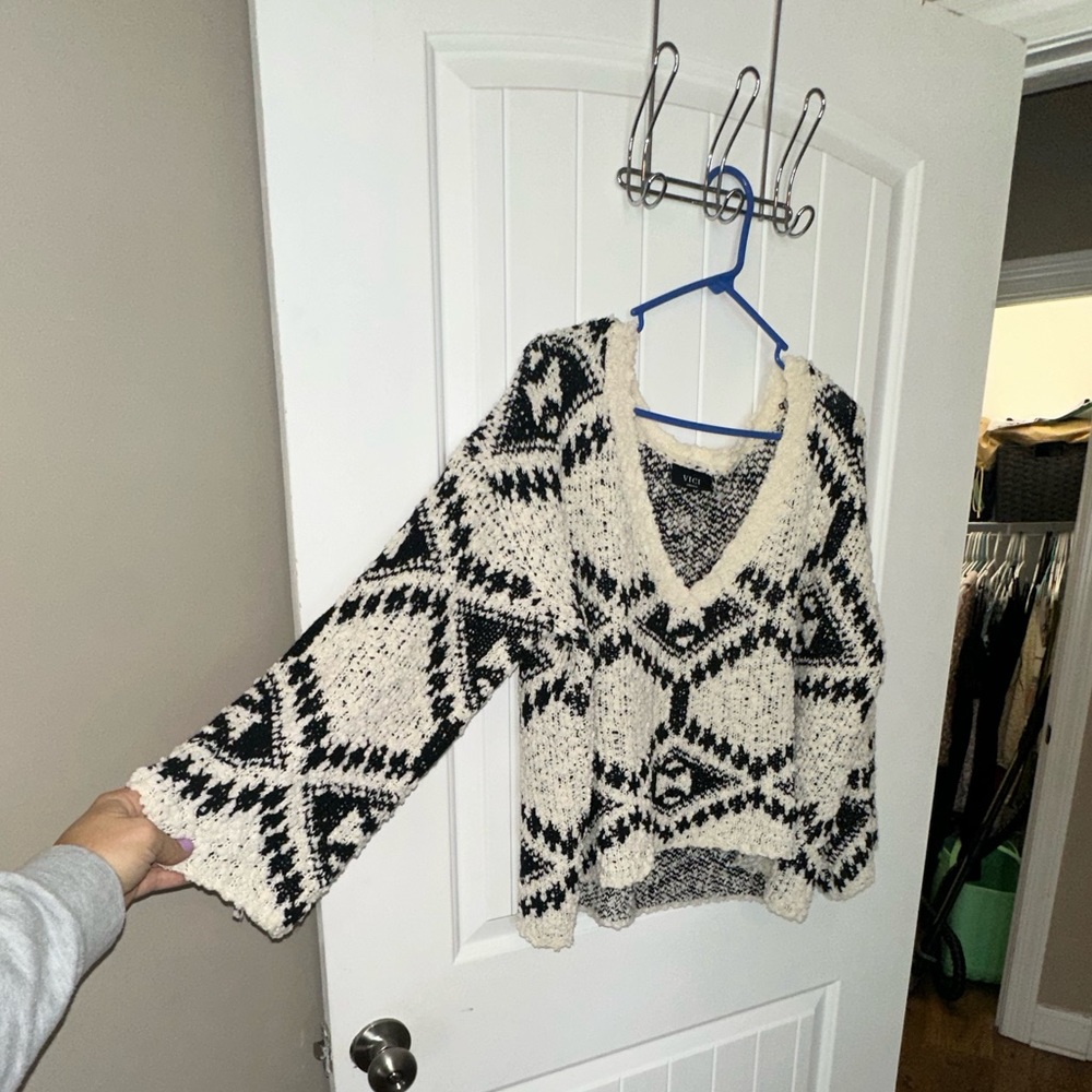 Vici Sweater - image 3